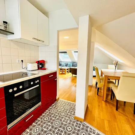 Apartment Trendige Dachgeschosswohnung In Connewitz - 3 Private Schlafbereiche - Platz Fuer Bis Zu 5 Personen - Tolle Lage Und Oeffentliche Verkehrsmittel *